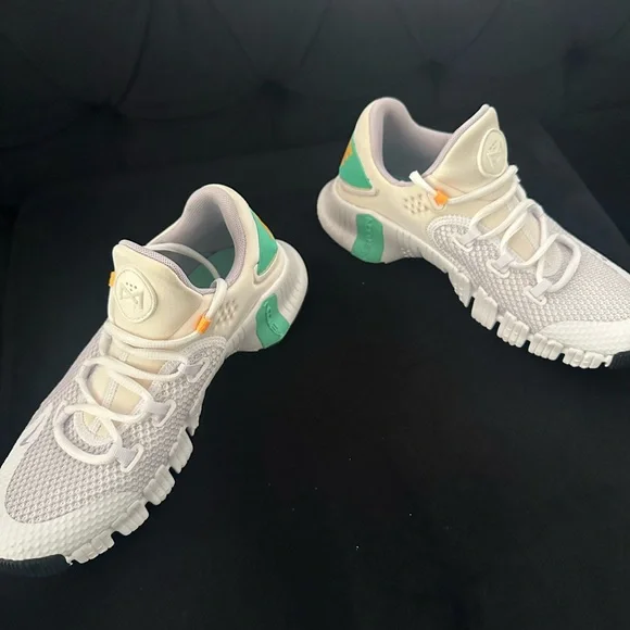 Nike Woman’s METCON - Picture 2 of 6